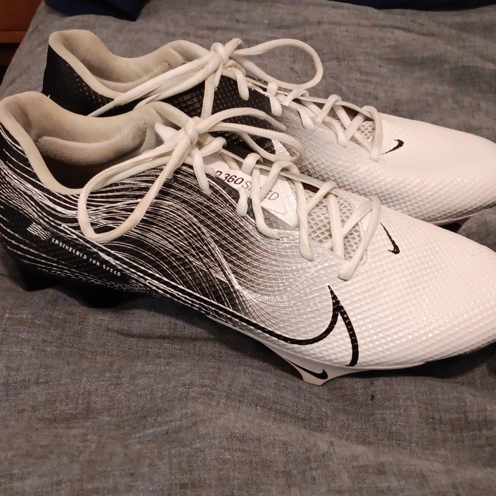 Mens Vapor 360 Speed White and Black Soccer Cleats